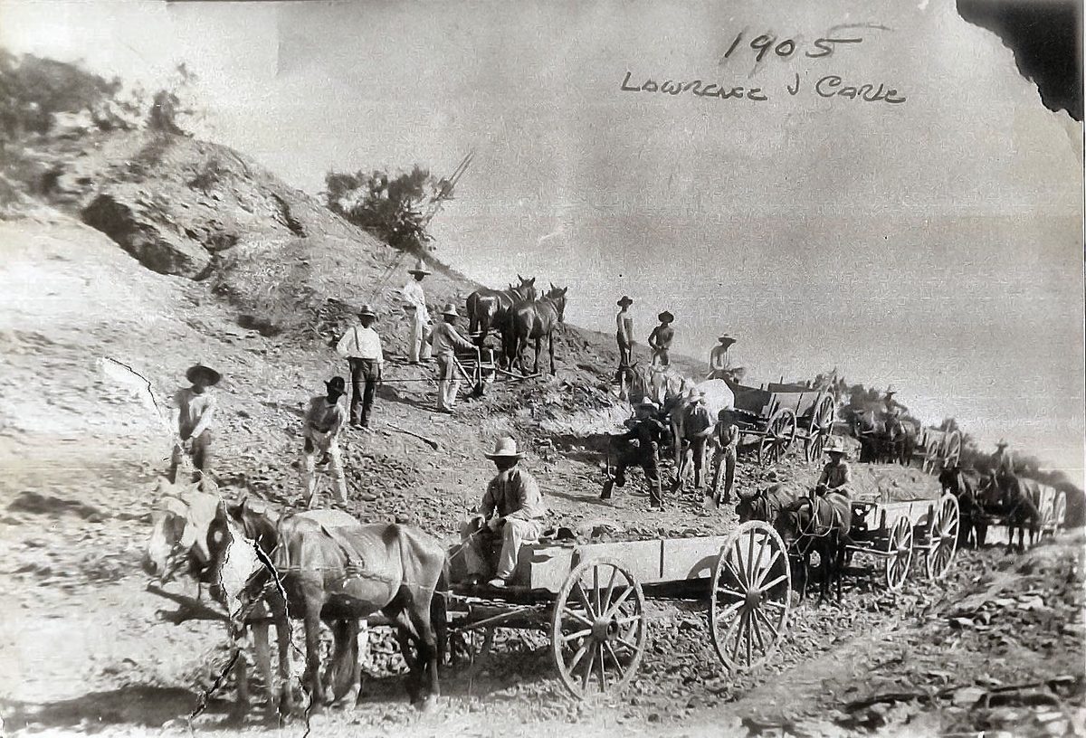 Photograph from 1905: workers with mule-drawn wagons digging clay from the D'Hanis clay pit, annotated by hand with the year and the founder's name